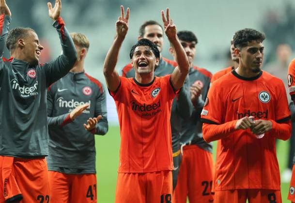 03 10 2024, Football UEFA Europa League, Besiktas JK Istanbul Eintracht Frankfurt, emonline, emspor, v l , Mahmoud Dahoud Eintracht Frankfurt celebrates with the fans DFL DFB REGULATIONS PROHIBIT ANY USE OF PHOTOGRAPHS AS IMAGE SEQUENCES AND OR QUASI VIDEO xdcx Copyright: HMBxMedia