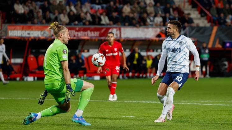 Dusan Tadic of Fenerbahce did score the 1-1 , UEFA Europa League 2024 25 League Phase MD2, FC Twente v Fenerbahce SK, De Grolsch Veste, October 3, 2024, Enschede, Netherlands.