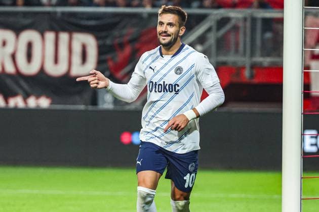 UEFA Europa League 24 25 FC Twente Enschede Fenerbahce Istanbul on 03 10 2024 at De Grolsch Veste in Enschede Cheers, goal celebration, goal scorer, goal scorer Dusan Tadic Fenerbahce 10 cheers after his goal to make it 1 - 1 MH
