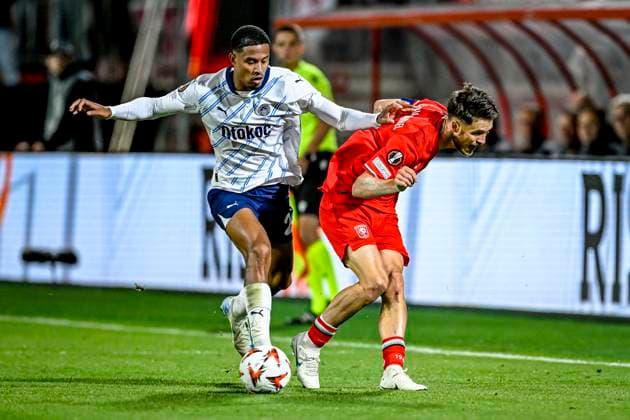 Fenerbahce defender Jayden Oosterwolde, FC Twente forward Ricky van Wolfswinkel, during the match Twente Fenerbahce at the Grolsch Veste for the UEFA Europa League League League phase Matchday 2 season 2024 2025 in ENSCHEDE, Netherlands on 3 october 2024, photo by Stefan Koops EYE4images DeFodi Images Defodi 746 192559 Defodi-746