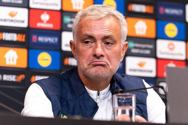 Sport Bilder des Tages 2024-10-03 FC Twente v Fenerbahce SK - UEFA Europa League 2024 25 League Phase MD2 ENSCHEDE, NETHERLANDS - OCTOBER 3: Coach Jose Mourinho of Fenerbahce SK during a press conference, PK, Pressekonferenz following the UEFA Europa League 2024 25 League Phase MD2 match between FC Twente and Fenerbahce SK at Grolsch Veste on October 3, 2024 in Enschede, Netherlands. (Photo by Joris Verwijst BSR Agency) Enschede Netherlands Content not available for redistribution in The Netherlands directly or indirectly through any third parties. Copyright: xBSRxAgencyx