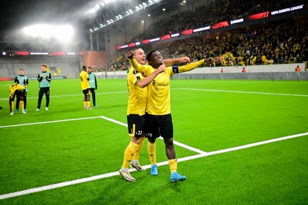 BORAS, SWEDEN 20241003 Elfsborgs Niklas Hult and goalscorer Michael Baidoo celebrate after the UEFA Europa League soccer match between IF Elfsborg and AS Roma at Boras Arena in Boras, Sweden, on Oct 3, 2024 BORAS SWEDEN x9200x  Copyright: xBjörnxLarssonxRosvall TTx SWEDEN SOCCER EUROPA LEAGUE ELFSBORG-ROMA
