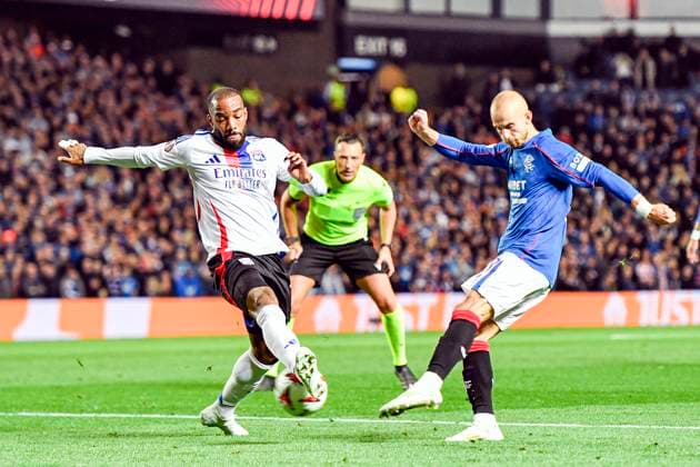 Rangers v Olympique Lyonnais UEFA Europa League Vaclav ÄaernÃ½ of Rangers shoots as Alexandre Lacazette of Olympique Lyonnais blocks during the UEFA Europa League match at Ibrox Stadium, Glasgow UK Newspapers OUT Copyright: xJamiexJohnstonx FIL-20729-0093