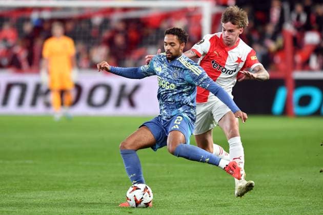October 3, 2024, Prague, Czech Republic: Slavias CONRAD WALLEM (R) duels for the ball with Ajax s DEVYNE RENSCH (L) at Eden Stadion during Round 2, of the UEFA Europa League, at October 3, 2024, in Prague in the Czech Republic. Prague Czech Republic - ZUMAr156 20241003_aap_r156_027 Copyright: xSlavekxRutax