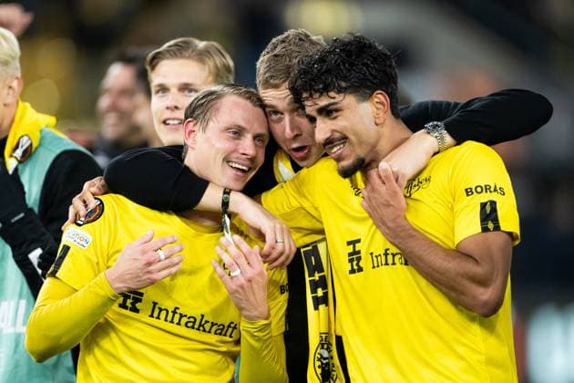 241003 Simon Hedlund, Sebastian HolmÃ n and Ahmed Qasem of Elfsborg celebrate after the UEFA Europa League between Elfsborg and Roma on October 3, 2024 in Boras Photo Jörgen Jarnberger BILDBYRAN COP 112 JJ0405 fotboll football soccer fotball uefa europa league elfsborg roma bbeng celebrate  Copyright: JÖRGENxJARNBERGER BB241003JJ104