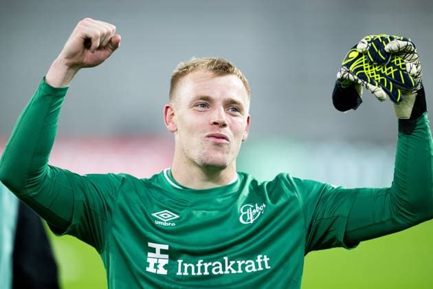 241003 Goalkeeper Isak Pettersson of Elfsborg celebrates after the UEFA Europa League between Elfsborg and Roma on October 3, 2024 in Boras Photo Jörgen Jarnberger BILDBYRAN COP 112 JJ0405 fotboll football soccer fotball uefa europa league elfsborg roma bbeng  Copyright: JÖRGENxJARNBERGER BB241003JJ106