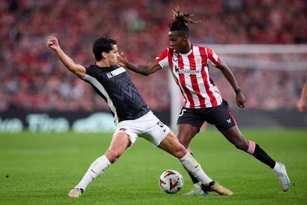 Athletic Club v AZ Alkmaar - Europa League 2024 25 League Phase Nico Williams of Athletic Club competes for the ball with Alexandre Penetra of AZ Alkmaar during the Europa League match between Athletic Club and AZ Alkmaar at San Mames on October 3, 2024, in Bilbao, Spain. Bilbao San Mames Basque Country Spain RL_ATHvAZA_EL_000080 Copyright: xRicardoxLarreinax