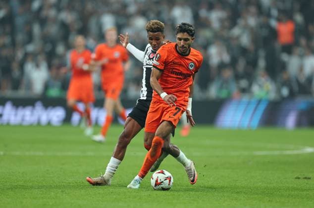 03 10 2024, Football UEFA Europa League, Besiktas JK Istanbul Eintracht Frankfurt, emonline, emspor, v l , Gedson Fernandes Besiktas JK , Omar Marmoush Eintracht Frankfurt DFL DFB REGULATIONS PROHIBIT ANY USE OF PHOTOGRAPHS AS IMAGE SEQUENCES AND OR QUASI VIDEO xdcx Copyright: HMBxMedia