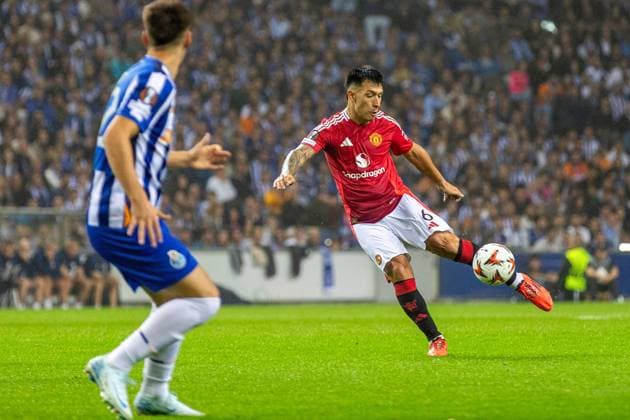 FC Porto Vs Manchester United, ManU in Porto, Portugal - 03 Oct 2024 Lisandro Martinez of Manchester United in action during the UEFA Europa League match between FC Porto vs Manchester United at the Estadio Do Dragao. Final score: FC Porto 3:3 Manchester United Porto Portugal Copyright: xDiogoxBaptistax xSOPAxImagesx DB2024_FCPvsManUNITED_0027