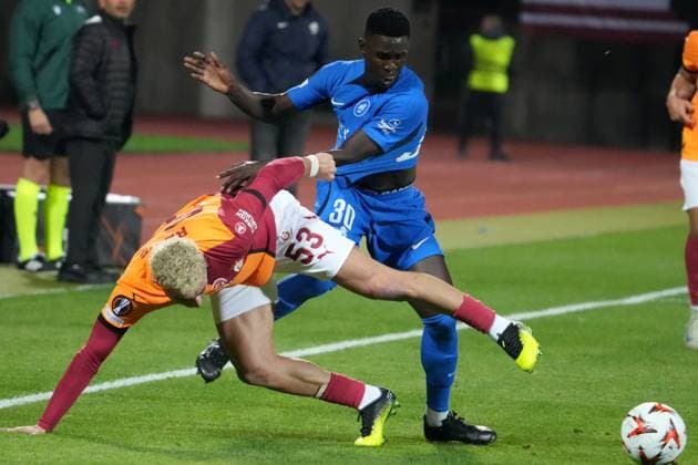 (241004) -- RIGA, Oct. 4, 2024 -- Haruna Rasid Njie (R) of RFS vies with Baris Alper Yilmaz of Galatasaray during a UEFA Europa League match between RFS and Galatasaray in Riga, Latvia, Oct. 3, 2024. (Photo by Xinhua) (SP)LATVIA-RIGA-FOOTBALL-UEFA EUROPA LEAGUE-RFS VS GALATASARAY EdijsxPalens 