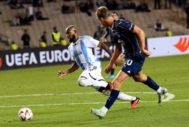 (241004) -- BAKU, Oct. 4, 2024 -- Kevin Medina (L) of Qarabag vies with Erik Botheim of Malmo during a UEFA Europa League match between Qarabag and Malmo in Baku, Azerbaijan, Oct. 3, 2024. (Photo by Tofik Babayev Xinhua) (SP)AZERBAIJAN-BAKU-FOOTBALL-UEFA EUROPA LEAGUE-QARABAG VS MALMO ZhongxZhong 