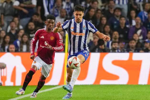 Estadio do Dragao PORTO, PORTUGAL - OCTOBER 3: Francisco Moura of FC Porto (R) is chased by Amad Diallo of Manchester Utd. (L) during the UEFA Europa League 2024 25 League Phase Matchday 2 match between FC Porto and Manchester United, ManU at Estadio do Dragao on October 03, 2024 in Porto, Portugal. (Photo by Pedro Loureiro SPP) (Pedro Loureiro SPP) Copyright: xPedroxLoureiro SPPx spp-en-PeLo-RC4_PED_Porto_ManchesterUtd_03Oct2024_PT093