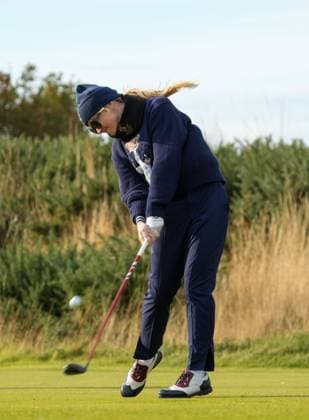 Kathryn Newton on the 1st tee. Alfred Dunhill Links Championship 2024, Day Two, Golf, Kingsbarns, Scotland, UK - 04 Oct 2024  Copyright: xStuartxWallace Shutterstockx 14751991n