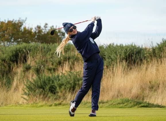 Kathryn Newton on the 1st tee. Alfred Dunhill Links Championship 2024, Day Two, Golf, Kingsbarns, Scotland, UK - 04 Oct 2024  Copyright: xStuartxWallace Shutterstockx 14751991o