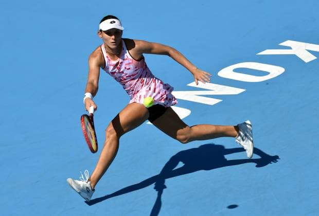 (241004) -- HONG KONG, Oct. 4, 2024 -- Varvara Gracheva hits a return during the women s singles quarterfinal match between Varvara Gracheva of France and Suzan Lamens of the Netherlands at WTA, Tennis Damen Hong Kong 125 Open tennis tournament in Hong Kong, south China, Oct. 4, 2024. (Photo by Xinhua) (SP)CHINA-HONG KONG-TENNIS-WTA 125-WOMEN S SINGLES(CN) LoxPingxFai 