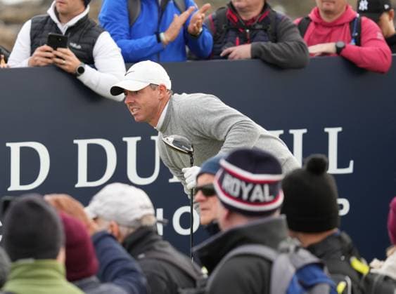 Rory McIlroy plays his tee shot at the 3rd hole. Alfred Dunhill Links Championship 2024, Day Two, Golf, Kingsbarns, Scotland, UK - 04 Oct 2024  Copyright: xStuartxWallace Shutterstockx 14751991bb