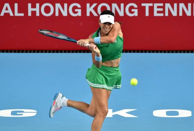 (241004) -- HONG KONG, Oct. 4, 2024 -- Ajla Tomljanovic of Australia hits a return during the women s singles quarterfinal match against McCartney Kessler of the United States at WTA, Tennis Damen Hong Kong 125 Open tennis tournament in Hong Kong, south China, Oct. 4, 2024. (Photo by Xinhua) (SP)CHINA-HONG KONG-TENNIS-WTA 125-WOMEN S SINGLES(CN) LoxPingxFai 