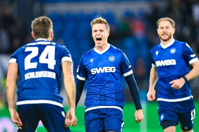 Dzenis Burnic Karlsruher SC celebrates his goal, 2 Bundesliga, Karlsruher SC vs SV Darmstadt 98, BBBank Wildpark on October 04, 2024 in Karlsruhe, Germany Photo by Silas Schueller DeFodi Images Dzenis Burnic Karlsruher SC celebrates his goal, 2 Bundesliga, Karlsruher SC vs SV Darmstadt 98, BBBank Wildpark on October 4, 2024 in Karlsruhe, Germany Photo by Silas Schueller DeFodi Images Defodi 738 738 KSCSVD 20241004 146 Defodi-738