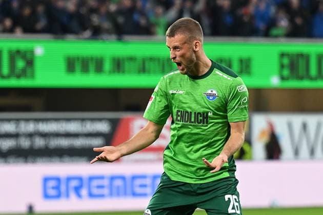 Paderborn, Home Deluxe Arena, 04 10 24, GER, Herren, 2 Bundesliga, Saison 2024 2025, SC Paderborn 07 SSV Jahn Regensburg Bild Sebastian KLAAS Paderborn jubilates after his goal for 1 0 Only for editorial use DFL regulations prohibit any use of photographs as image sequences and or quasi video NRW Germany