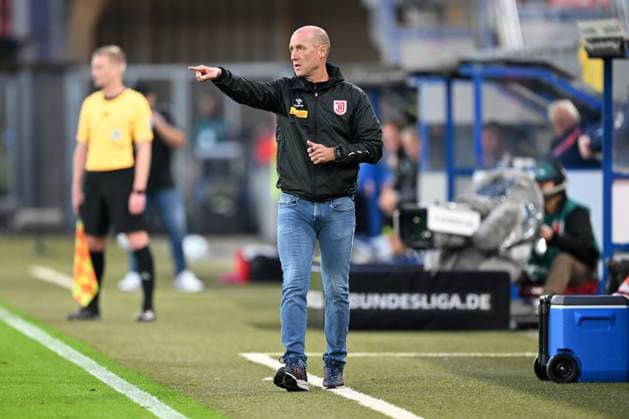 Paderborn, Home Deluxe Arena, 04 10 24, GER, Herren, 2 Bundesliga, Saison 2024 2025, SC Paderborn 07 SSV Jahn Regensburg Bild Trainer Jo ENOCHS Regensburg Only for editorial use DFL regulations prohibit any use of photographs as image sequences and or quasi video NRW Germany
