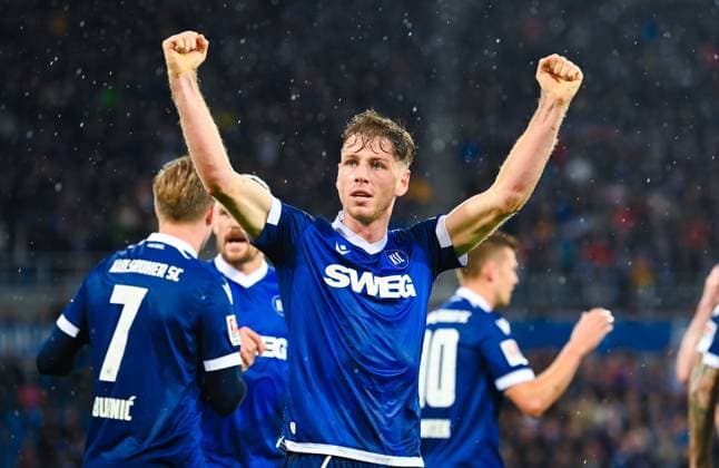 Leon Jensen Karlsruher SC celebrates his goal, 2 Bundesliga, Karlsruher SC vs SV Darmstadt 98, BBBank Wildpark on October 04, 2024 in Karlsruhe, Germany Photo by Silas Schueller DeFodi Images Leon Jensen Karlsruher SC celebrates his goal, 2 Bundesliga, Karlsruher SC vs SV Darmstadt 98, BBBank Wildpark on October 4, 2024 in Karlsruhe, Germany Photo by Silas Schueller DeFodi Images Defodi 738 738 KSCSVD 20241004 196 Defodi-738