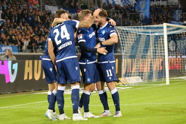 04 10 2024, xmohx, Soccer 2 Bundesliga, Karlsruher SC SV Darmstadt 98 emspor, v l Karlsruhe celebrates the 1 0 by Dzenis Burnic DFL DFB REGULATIONS PROHIBIT ANY USE OF PHOTOGRAPHS as IMAGE SEQUENCES and or QUASI VIDEO Karlsruhe