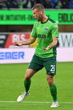 Paderborn, Home Deluxe Arena, 04 10 24, GER, Herren, 2 Bundesliga, Saison 2024 2025, SC Paderborn 07 SSV Jahn Regensburg Bild Sebastian KLAAS Paderborn jubilates after his goal for 1 0 Only for editorial use DFL regulations prohibit any use of photographs as image sequences and or quasi video NRW Germany