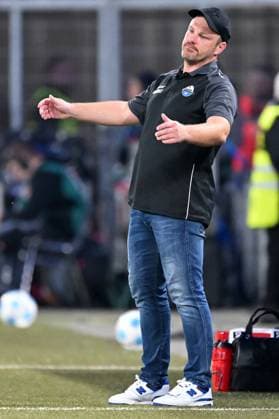 Paderborn, Home Deluxe Arena, 04 10 24, GER, Herren, 2 Bundesliga, Saison 2024 2025, SC Paderborn 07 SSV Jahn Regensburg Bild Trainer Lukas KWASNIOK Paderborn Only for editorial use DFL regulations prohibit any use of photographs as image sequences and or quasi video NRW Germany