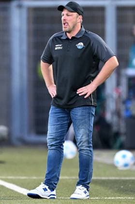 Paderborn, Home Deluxe Arena, 04 10 24, GER, Herren, 2 Bundesliga, Saison 2024 2025, SC Paderborn 07 SSV Jahn Regensburg Bild Trainer Lukas KWASNIOK Paderborn Only for editorial use DFL regulations prohibit any use of photographs as image sequences and or quasi video NRW Germany