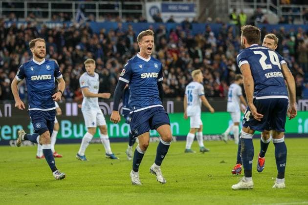 The 1 0 Dzenis Burnic Karlsruher SC, 07 Fabian Schleusener Karlsruher SC, 24 Budu Zivzivadze Karlsruher SC, 11 Karlsruher SC vs SV Darmstadt 98, Football, 2 Liga, Matchday 8, 2024 2025, 04 10 2024 , DFL REGULATES PROHIBIT ANY USE OF PHOTOGRAPHS AS IMAGE SEQUENCES AND OR QUASI VIDEO Karlsruher SC vs SV Darmstadt 98, Football, 2 Liga, Matchday 8, 2024 2025, 04 10 2024 Karlsruhe Copyright: xEibner-Pressefoto JanxPrihodax EP_JPA