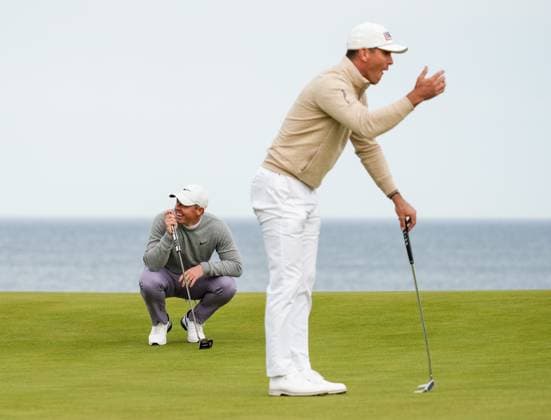 Rory McIlroy & Billy Horschel react as McIlroy s dad & playing partner Gerry McIlroy goes close with a putt on the 18th green. Alfred Dunhill Links Championship 2024, Day Two, Golf, Kingsbarns, Scotland, UK - 04 Oct 2024  Copyright: xStuartxWallace Shutterstockx 14751991ew