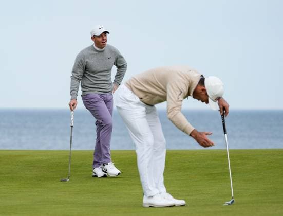 Rory McIlroy & Billy Horschel react as McIlroy s dad & playing partner Gerry McIlroy goes close with a putt on the 18th green. Alfred Dunhill Links Championship 2024, Day Two, Golf, Kingsbarns, Scotland, UK - 04 Oct 2024  Copyright: xStuartxWallace Shutterstockx 14751991eu