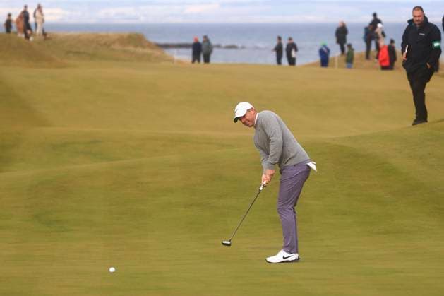 4th October 2024; Kingsbarns, Fife, Scotland; Alfred Dunhill Links Golf Championship, Round 2; Rory Mcilroy of Northern Ireland putts on the fifth green on Kingsbarns Golf Links, during the second round of the Dunhill Links Championship  ActionPlus12699790 DavidxYoung