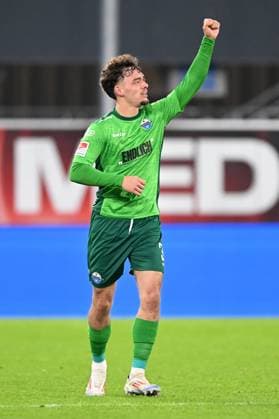 Paderborn, Home Deluxe Arena, 04 10 24, GER, Herren, 2 Bundesliga, Saison 2024 2025, SC Paderborn 07 SSV Jahn Regensburg Bild Aaron ZEHNTER Paderborn jubilates after his goal for 2 0 Only for editorial use DFL regulations prohibit any use of photographs as image sequences and or quasi video NRW Deutschland