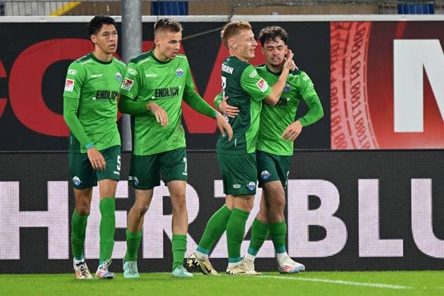 Paderborn, Home Deluxe Arena, 04 10 24, GER, Herren, 2 Bundesliga, Saison 2024 2025, SC Paderborn 07 SSV Jahn Regensburg Bild Aaron ZEHNTER Paderborn jubilates after his goal for 2 0 Only for editorial use DFL regulations prohibit any use of photographs as image sequences and or quasi video NRW Deutschland