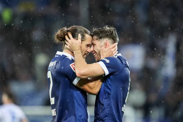 The 2 1 by Leon Jensen Karlsruher SC, 06 Sebastian Jung Karlsruher SC, 02 Karlsruher SC vs SV Darmstadt 98, Football, 2 Liga, Matchday 8, 2024 2025, 04 10 2024 , DFL REGULATIONS PROHIBIT ANY USE OF PHOTOGRAPHS AS IMAGE SEQUENCES AND OR QUASI VIDEO Karlsruher SC vs SV Darmstadt 98, Football, 2 Liga, Matchday 8, 2024 2025, 04 10 2024 Karlsruhe Copyright: xEibner-Pressefoto JanxPrihodax EP_JPA