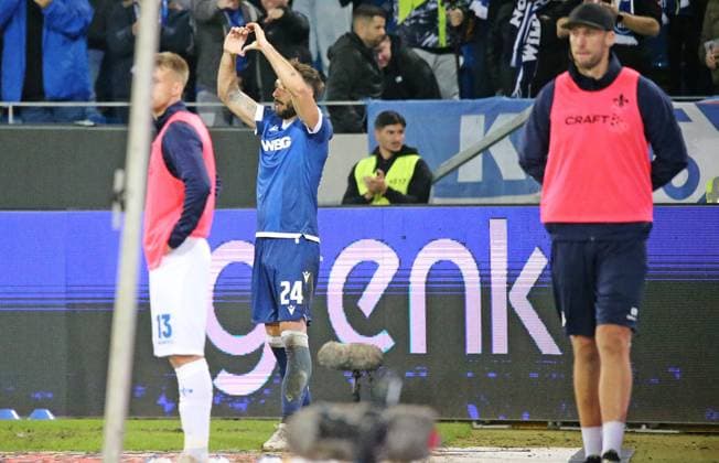 04 10 2024, xmohx, Fußball 2 Bundesliga, Karlsruher SC SV Darmstadt 98 emspor, v l Karlsruhe celebrates the 3 3 by Fabian Schleusener DFL DFB REGULATIONS PROHIBIT ANY USE OF PHOTOGRAPHS as IMAGE SEQUENCES and or QUASI VIDEO Karlsruhe