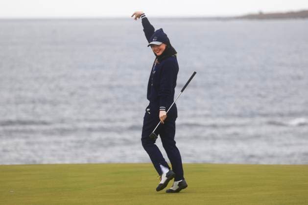 Sport Bilder des Tages 4th October 2024; Kingsbarns, Fife, Scotland; Alfred Dunhill Links Golf Championship, Round 2; Actress Kathryn Newton celebrates after sinking a birdie putt on the 15th green on Kingsbarns Golf Links, during the second round of the Dunhill Links Championship  ActionPlus12699804 DavidxYoung