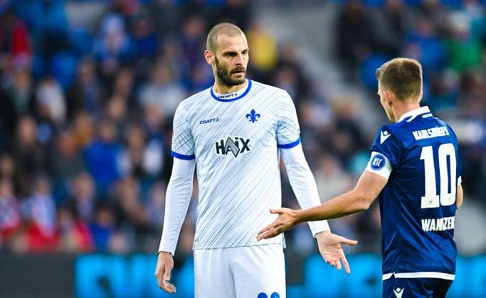 Aleksandar Vukotic SV Darmstadt 98 gestures and looks frustrated, 2 Bundesliga, Karlsruher SC vs SV Darmstadt 98, BBBank Wildpark on October 04, 2024 in Karlsruhe, Germany Photo by Silas Schueller DeFodi Images Aleksandar Vukotic SV Darmstadt 98 gestures and looks frustrated, 2 Bundesliga, Karlsruher SC vs SV Darmstadt 98, BBBank Wildpark on October 4, 2024 in Karlsruhe, Germany Photo by Silas Schueller DeFodi Images Defodi 738 738 KSCSVD 20241004 127 Defodi-738