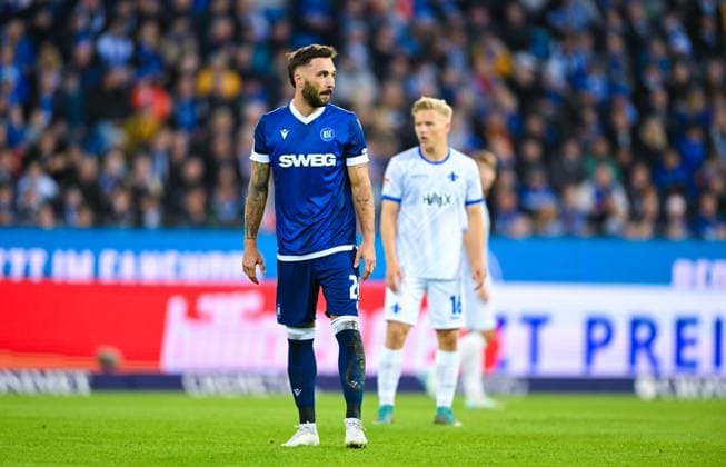 Fabian Schleusener Karlsruher SC looks on, 2 Bundesliga, Karlsruher SC vs SV Darmstadt 98, BBBank Wildpark on October 04, 2024 in Karlsruhe, Germany Photo by Silas Schueller DeFodi Images Fabian Schleusener Karlsruher SC looks on, 2 Bundesliga, Karlsruher SC vs SV Darmstadt 98, BBBank Wildpark on October 4, 2024 in Karlsruhe, Germany Photo by Silas Schueller DeFodi Images Defodi 738 738 KSCSVD 20241004 729 Defodi-738