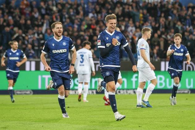 The 1 0 by Dzenis Burnic Karlsruher SC, 07 Budu Zivzivadze Karlsruher SC, 11 Karlsruher SC vs SV Darmstadt 98, Football, 2 Liga, Matchday 8, 2024 2025, 04 10 2024 , DFL REGULATES PROHIBIT ANY USE OF PHOTOGRAPHS AS IMAGE SEQUENCES AND OR QUASI VIDEO Karlsruher SC vs SV Darmstadt 98, Football, 2 Liga, Matchday 8, 2024 2025, 04 10 2024 Karlsruhe Copyright: xEibner-Pressefoto JanxPrihodax EP_JPA