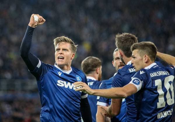 1 0 by Dzenis Burnic Karlsruher SC, 07 Marvin Wanitzek Karlsruher SC, 10 Karlsruher SC vs SV Darmstadt 98, Football, 2 Liga, Matchday 8, 2024 2025, 04 10 2024 , DFL REGULATES PROHIBIT ANY USE OF PHOTOGRAPHS AS IMAGE SEQUENCES AND OR QUASI VIDEO Karlsruher SC vs SV Darmstadt 98, Football, 2 Liga, Matchday 8, 2024 2025, 04 10 2024 Karlsruhe Copyright: xEibner-Pressefoto JanxPrihodax EP_JPA