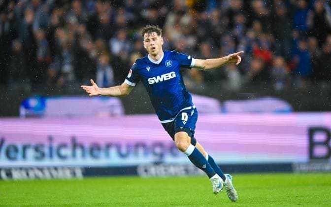 Leon Jensen Karlsruher SC celebrates his goal, 2 Bundesliga, Karlsruher SC vs SV Darmstadt 98, BBBank Wildpark on October 04, 2024 in Karlsruhe, Germany Photo by Silas Schueller DeFodi Images Leon Jensen Karlsruher SC celebrates his goal, 2 Bundesliga, Karlsruher SC vs SV Darmstadt 98, BBBank Wildpark on October 4, 2024 in Karlsruhe, Germany Photo by Silas Schueller DeFodi Images Defodi 738 738 KSCSVD 20241004 369 Defodi-738