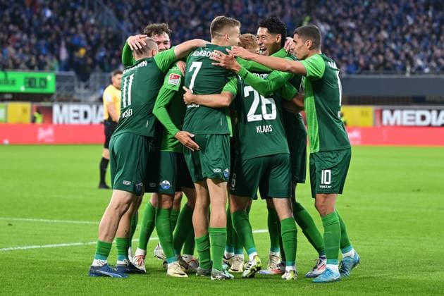 Paderborn, Home Deluxe Arena, 04 10 24, GER, Herren, 2 Bundesliga, Saison 2024 2025, SC Paderborn 07 SSV Jahn Regensburg Bild Sebastian KLAAS Paderborn jubilates after his goal for 1 0 Only for editorial use DFL regulations prohibit any use of photographs as image sequences and or quasi video NRW Germany