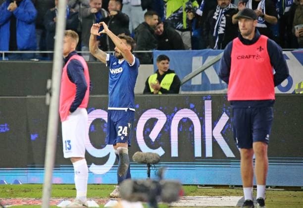 04 10 2024, xmohx, Soccer 2 Bundesliga, Karlsruher SC SV Darmstadt 98 emspor, v l Fabian Schleusener Karlsruhe celebrates the 3 3 DFL DFB REGULATIONS PROHIBIT ANY USE OF PHOTOGRAPHS as IMAGE SEQUENCES and or QUASI VIDEO Karlsruhe
