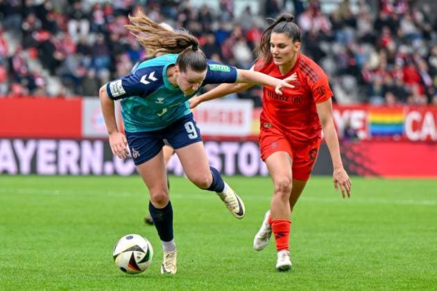 v li Adriana Achcinska Köln, 9 Jovana Damnjanovic FC Bayern München, FCB, 9 im Zweikampf, Duell, duel, tackle, Dynamik, Action, Aktion, 05 10 2024, München Deutschland , Fußball, Google Pixel Frauen Bundesliga, FC Bayern München 1 FC Köln, DFB DFL REGULATIONS PROHIBIT ANY USE OF PHOTOGRAPHS AS IMAGE SEQUENCES AND OR QUASI VIDEO xslx