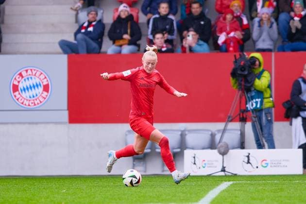 Lea Schüller 11, FC Bayern München beim Spiel FC Bayern München v 1 FC Köln, Fußball, Google Pixel Frauen Bundesliga 2024 2025, 5 Spieltag am 05 10 2024 in München, FC Bayern Campus DFL and DFB regulations prohibit any use of photographs as image sequences and or quasi video Bayern Deutschland