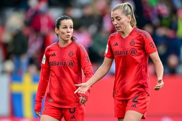 v li Tuva Hansen FC Bayern München, FCB, 6 and Linda Sembrant FC Bayern München, FCB, 2 go into the dressing room at half-time disappointed, looking disappointed, disappointment, frustration, disappointed, pessimistic, 05 10 2024, Munich Germany , Soccer, Google Pixel Women Bundesliga, FC Bayern München 1 FC Köln, DFB DFL REGULATIONS PROHIBIT ANY USE OF PHOTOGRAPHS AS IMAGE SEQUENCES AND OR QUASI VIDEO xslx