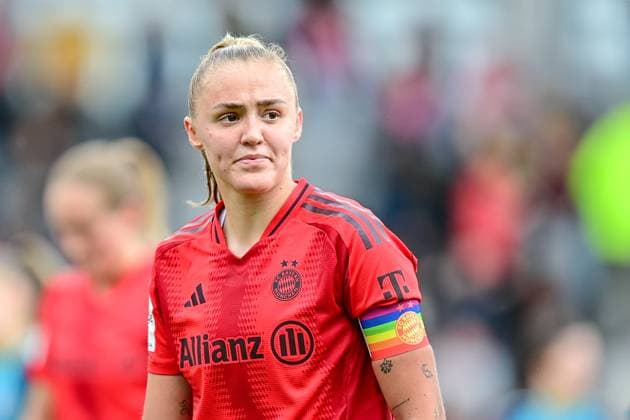 Georgia Stanway FC Bayern Munich, FCB, 31 goes to the dressing room at half-time disappointed, disappointed looking, disappointment, frustration, disappointed, pessimistic, 05 10 2024, Munich Germany , Football, Google Pixel Women Bundesliga, FC Bayern Munich 1 FC Cologne, DFB DFL REGULATIONS PROHIBIT ANY USE OF PHOTOGRAPHS AS IMAGE SEQUENCES AND OR QUASI VIDEO xslx