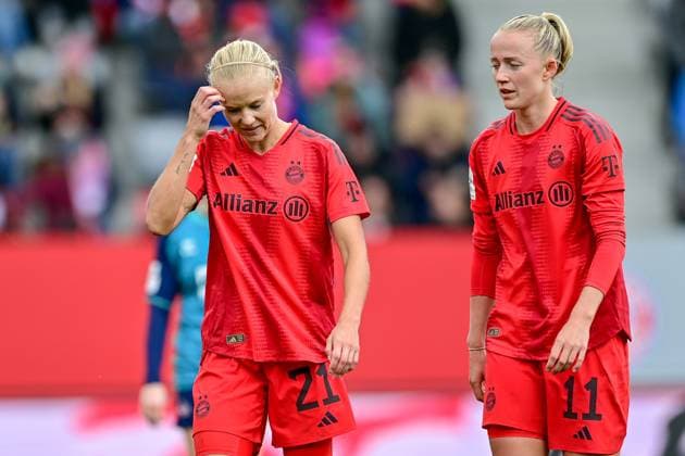 from left Pernille Harder FC Bayern München, FCB, 21 and Lea Schüller FC Bayern München, FCB, 11 go into the dressing room at half-time disappointed, looking disappointed, disappointment, frustration, disappointed, pessimistic, 05 10 2024, Munich Germany , Football, Google Pixel Women Bundesliga, FC Bayern München 1 FC Köln, DFB DFL REGULATIONS PROHIBIT ANY USE OF PHOTOGRAPHS AS IMAGE SEQUENCES AND OR QUASI VIDEO xslx